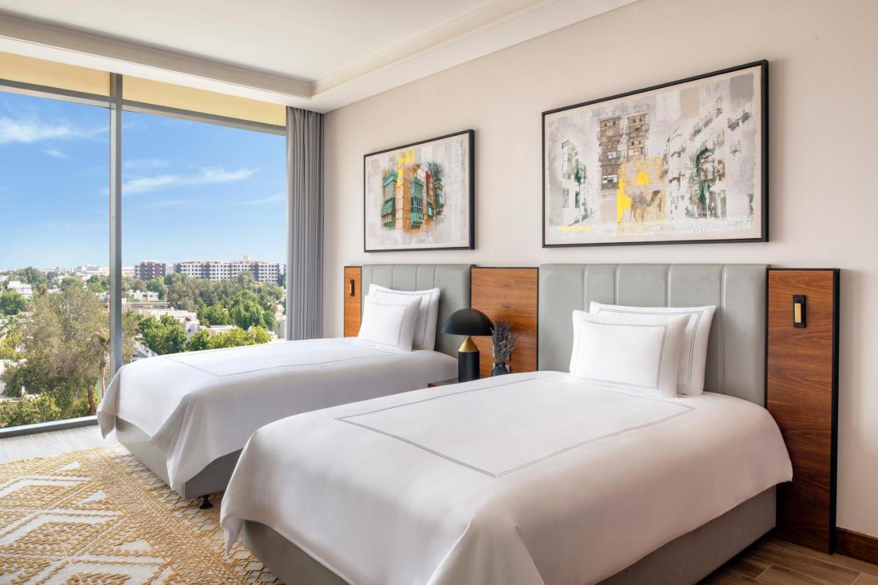 होटल Swissotel Living