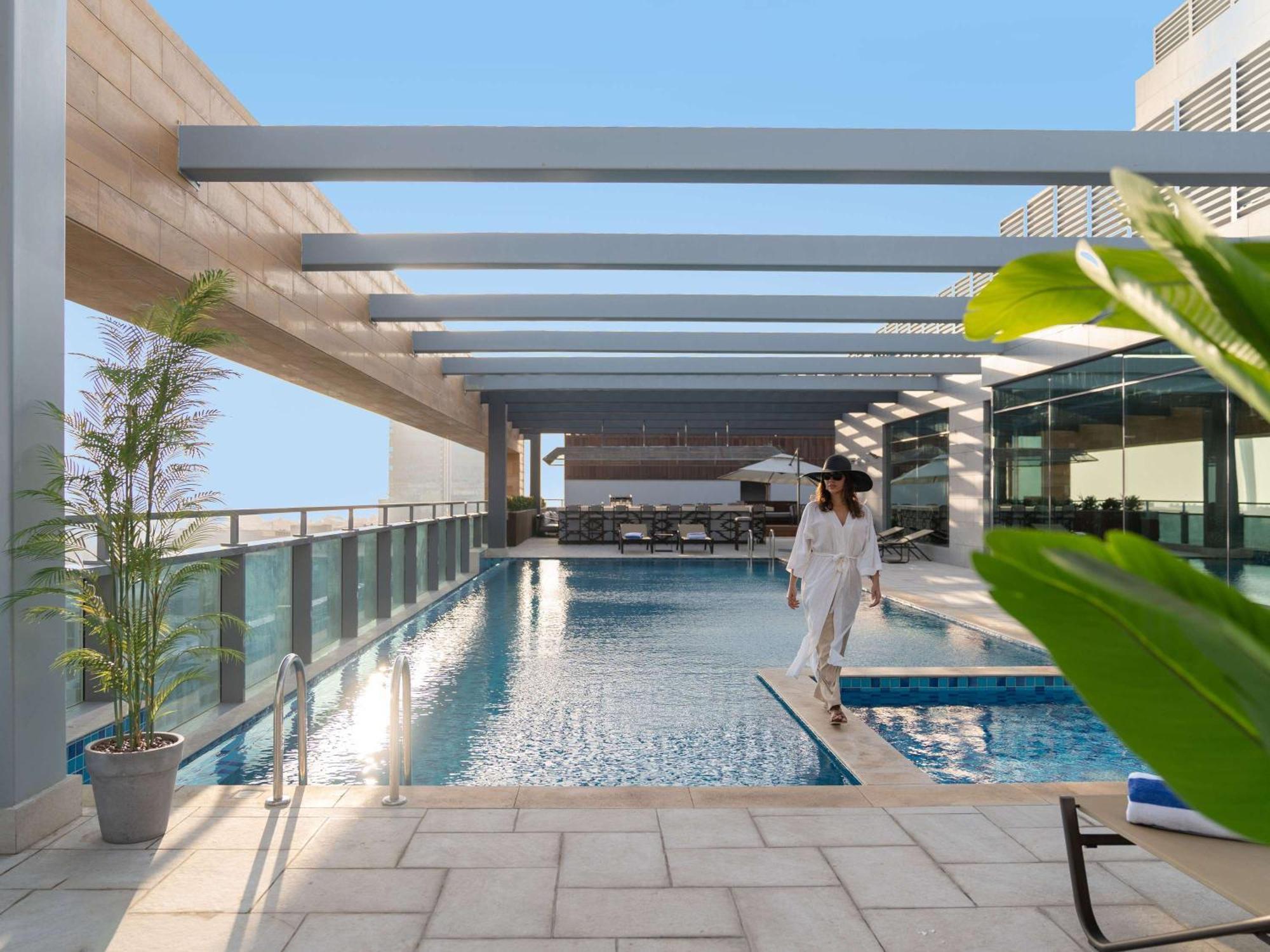 होटल Swissotel Living 5*